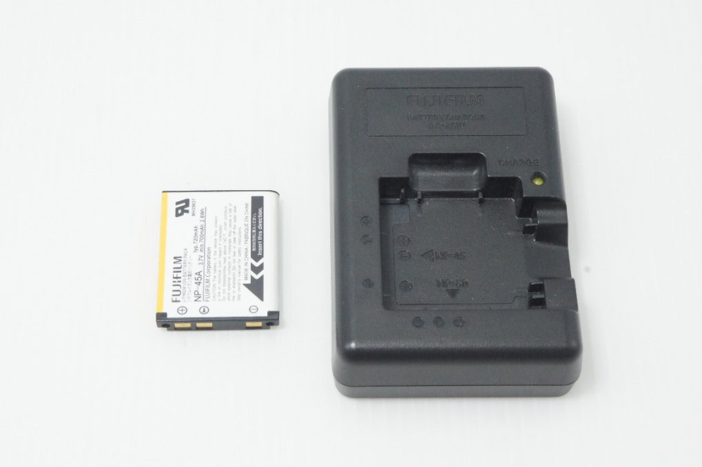 FUJIFILM フジフィルム FinePix Z950EXR コンパクトデジタルカメラ ホワイト 260703a