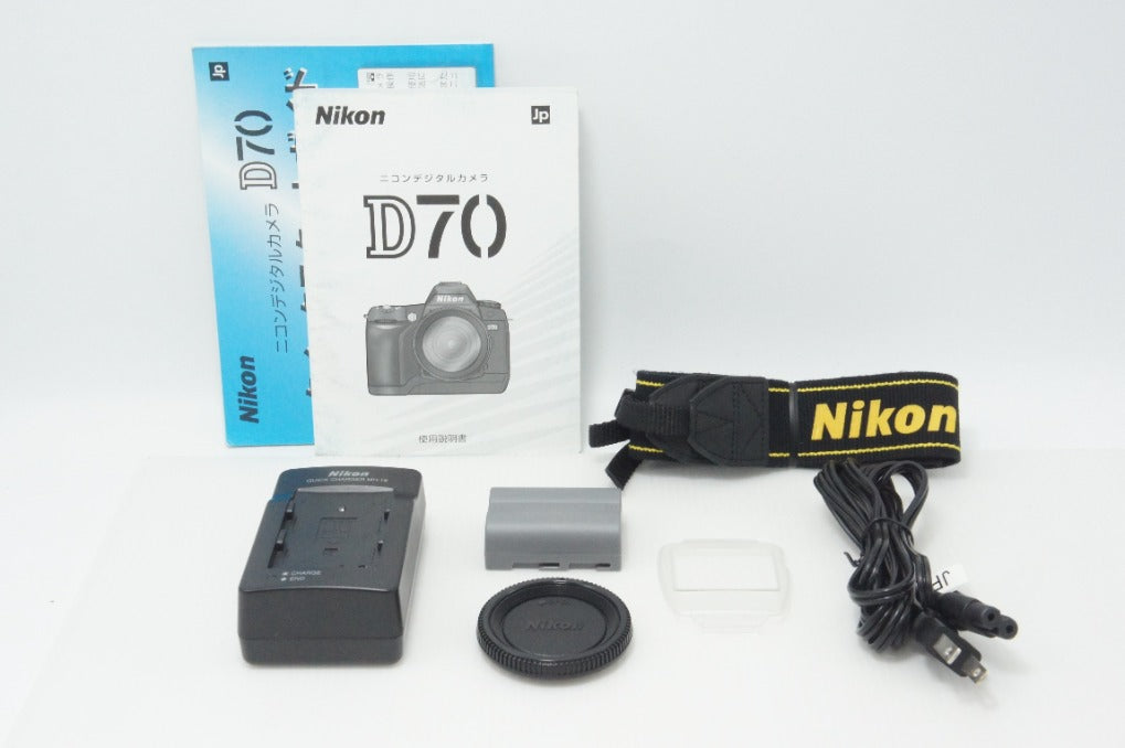美品 Nikon ニコン D70 ボディ デジタル一眼レフカメラ 260708k