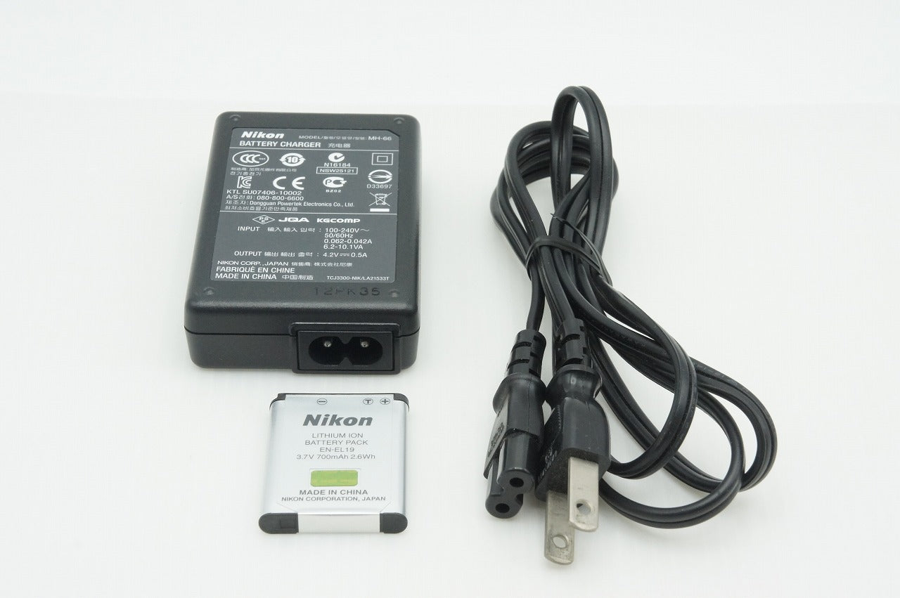 美品 Nikon ニコン COOLPIX S3100 コンパクトデジタルカメラ シルバー 260205f