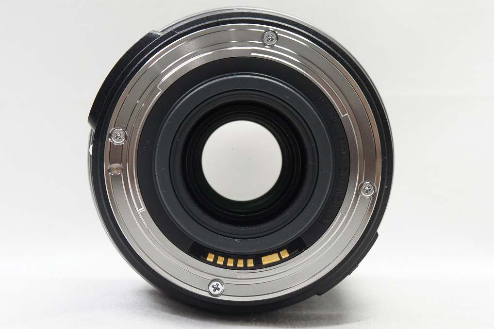 良品 Canon キヤノン EF-S 18-200mm F3.5-5.6 IS APS-C ズームレンズ フード付 250814d