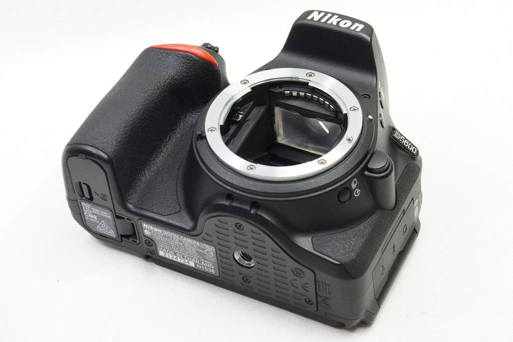 美品 Nikon ニコン D5600 + AF-P DX 18-55mm VR レンズキット デジタル一眼レフカメラ 250815k
