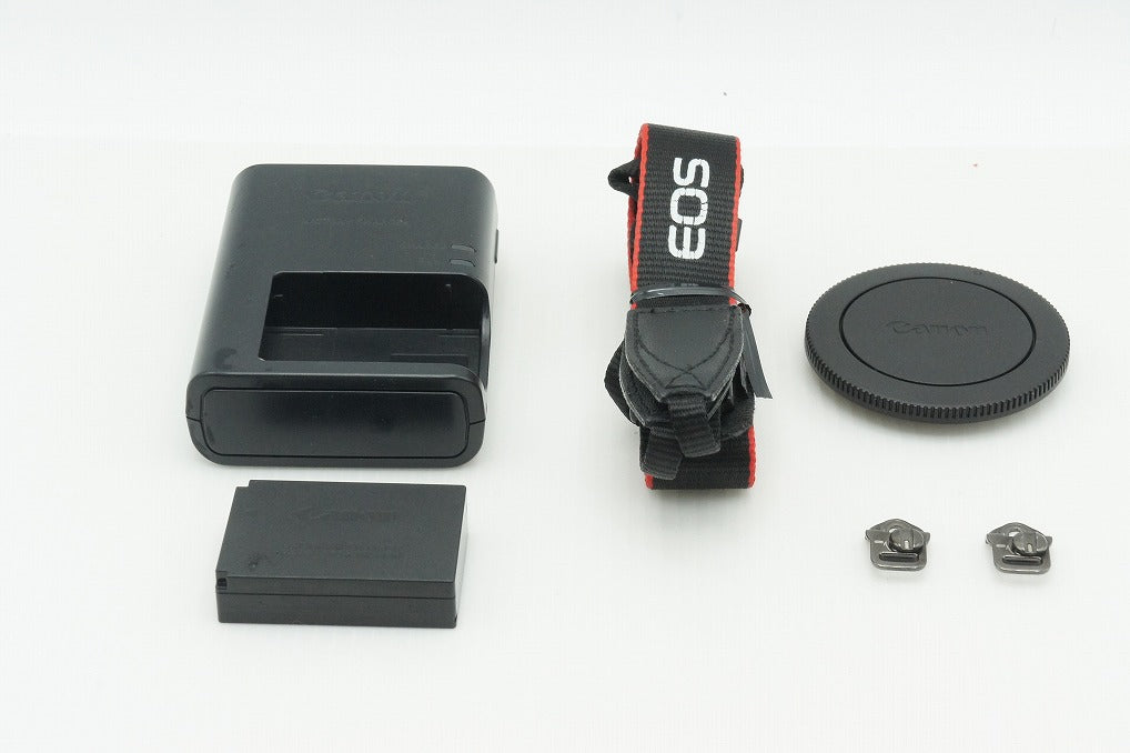 美品 Canon キヤノン EOS M ボディ ミラーレス一眼カメラ シルバー 260220d