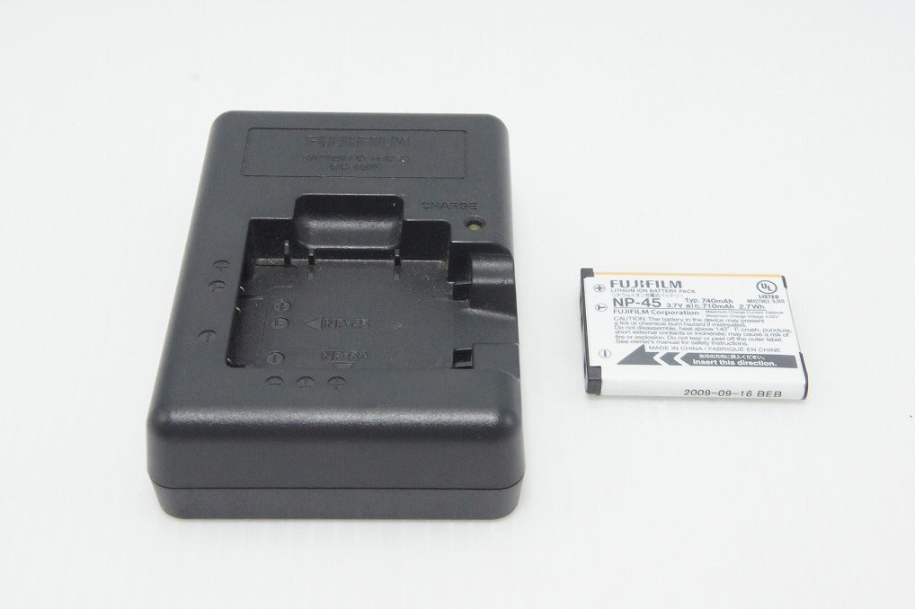 良品 FUJIFILM 富士フイルム FinePix Z300 コンパクトデジタルカメラ ホワイト 260910d