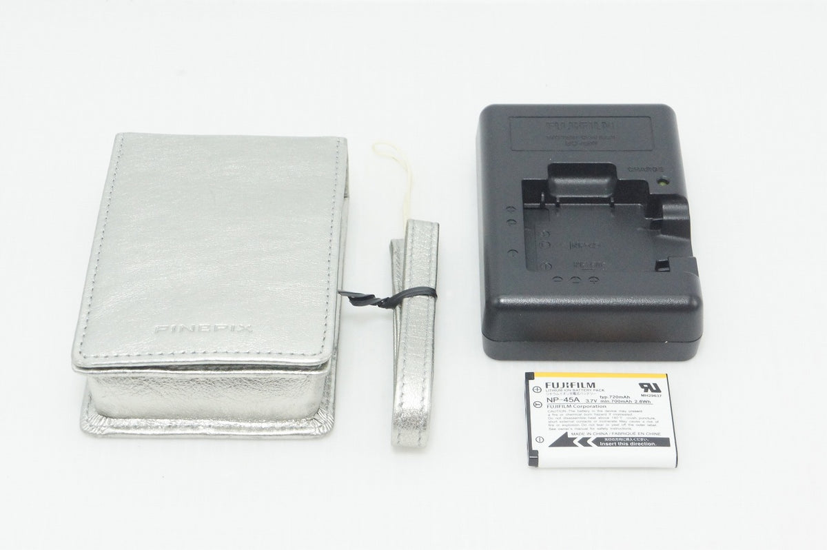美品 FUJIFILM 富士フイルム FinePix Z800EXR コンパクトデジタルカメラ ゴールド ケース付 260918ac