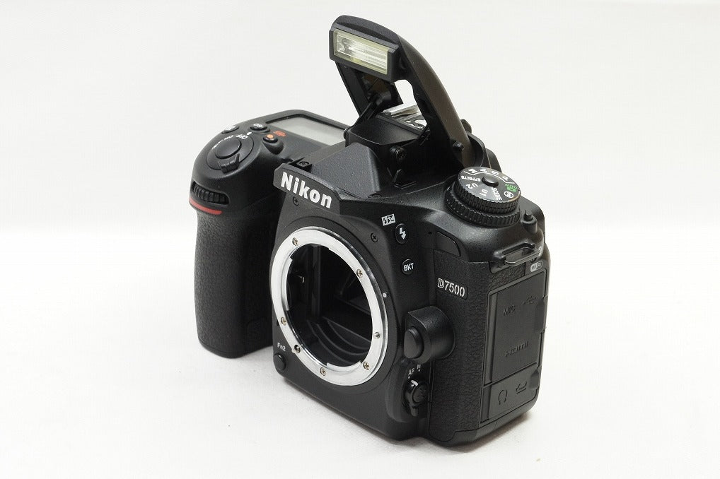 美品 Nikon ニコン D7500 ボディ デジタル一眼レフカメラ 元箱付 240403d