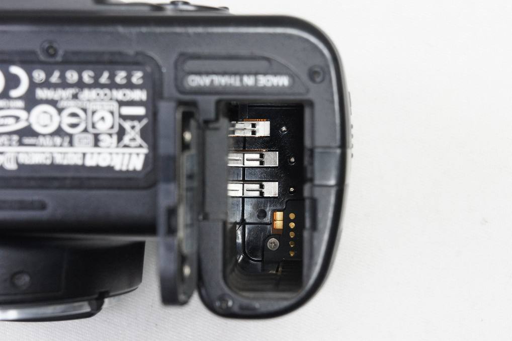 Nikon ニコン D40 + AF-S 18-55mm GII レンズキット デジタル一眼レフカメラ 250413c