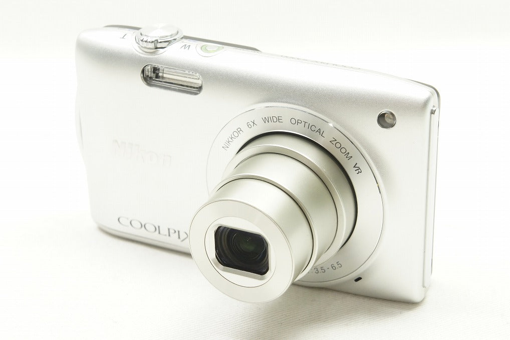 美品 Nikon ニコン COOLPIX S3300 コンパクトデジタルカメラ シルバー ...