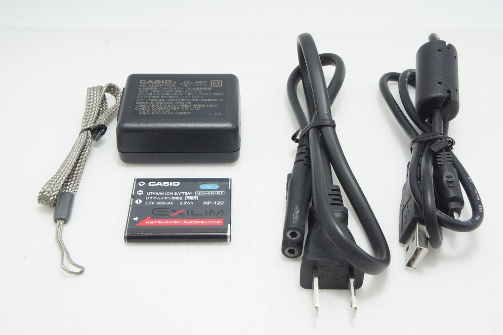 美品 CASIO カシオ EXILIM EX-Z690 コンパクトデジタルカメラ シルバー 260804q
