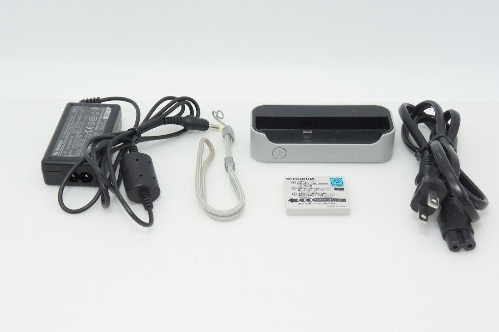 Good Condition FUJIFILM FinePix Z2 Compact Digital Camera Silver 260427i