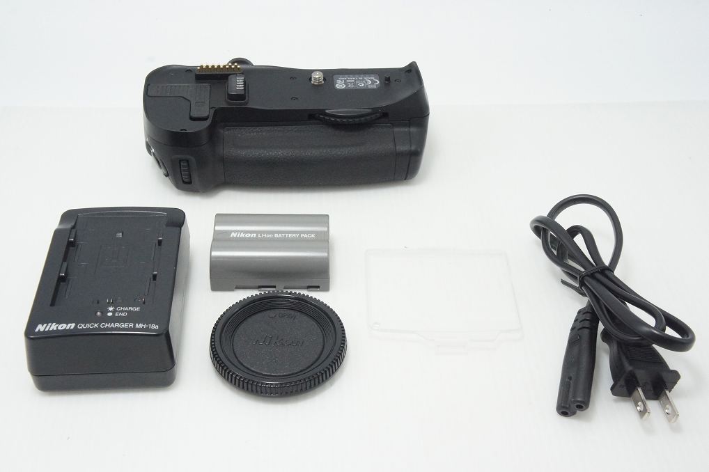 Nikon ニコン D700 ボディ デジタル一眼レフカメラ MB-D10 マルチパワーバッテリーパック付 260806ac