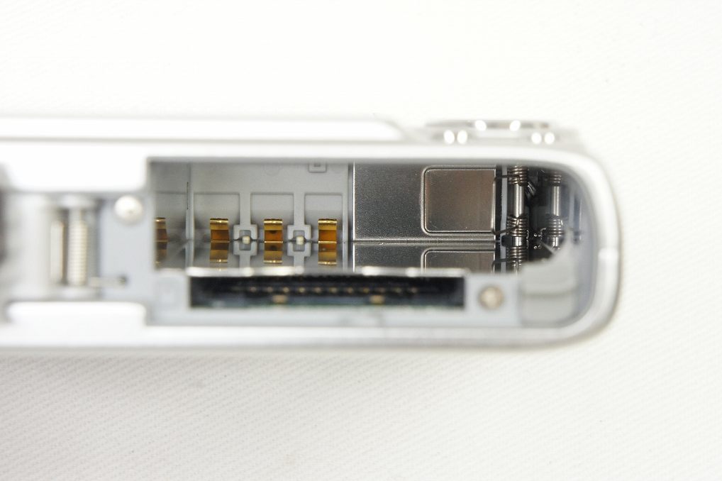 美品 CASIO カシオ EXILIM EX-Z100 コンパクトデジタルカメラ シルバー 元箱付 250719t