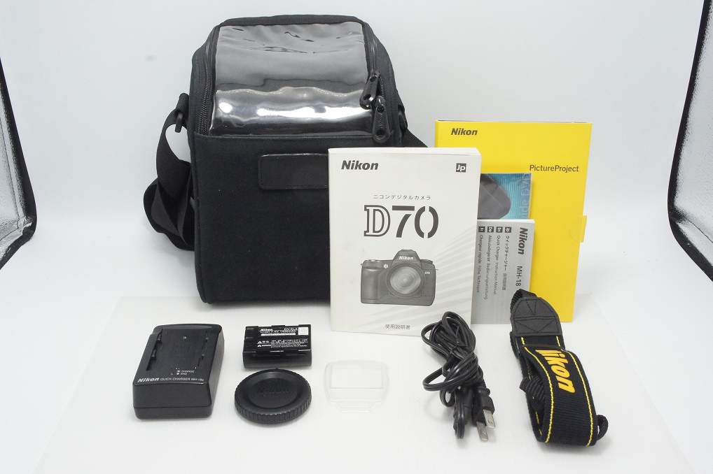 Nikon ニコン D70 ボディ デジタル一眼レフカメラ ブラック バック付 260804e