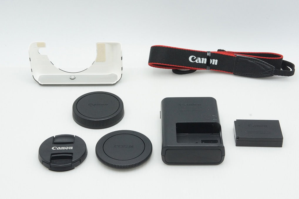 良品 Canon EOS M10 レンズキット (EF-M 15-45mm F3.5-6.3 IS STM) ミラーレス ホワイト ボディジャケット付 260309j