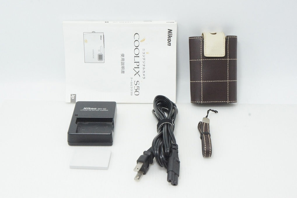 良品 Nikon ニコン COOLPIX S50 コンパクトデジタルカメラ グロスシルバー ケース付 260512b