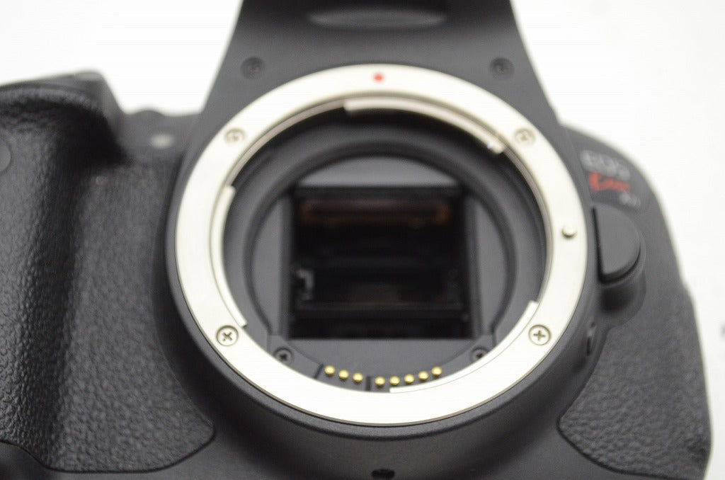 良品 Canon キヤノン EOS Kiss X7i + EF-S 18-55mm F3.5-5.6 IS STM デジタル一眼レフカメラ 250905v