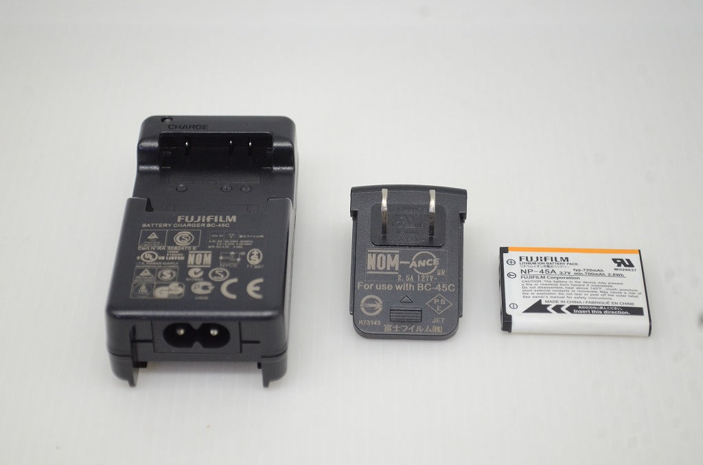 美品 FUJIFILM フジフィルム FinePix Z950EXR コンパクトデジタルカメラ ホワイト 251117t