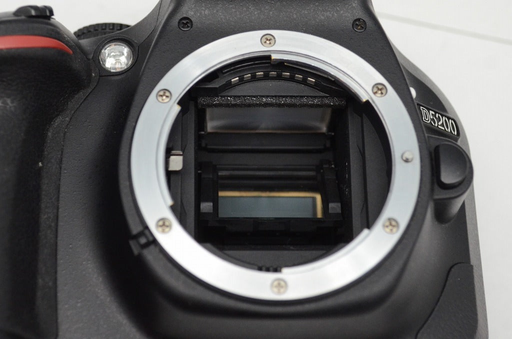 Nikon ニコン D5200 + AF-S DX 18-55mm VR レンズキット デジタル一眼レフカメラ 元箱付 250915r