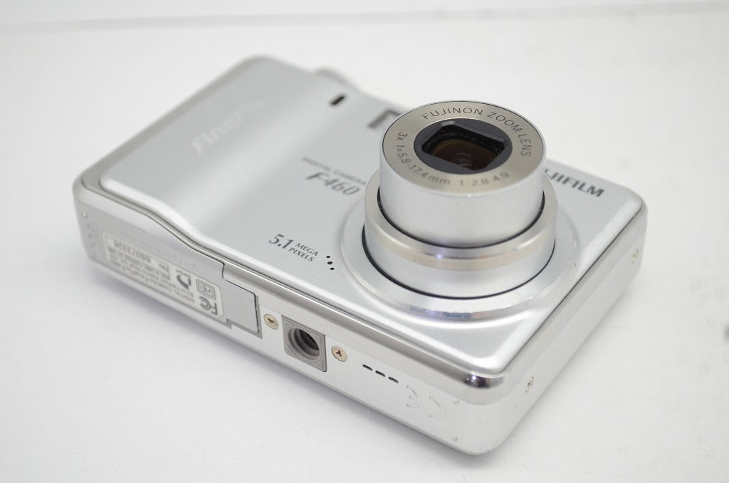 FUJIFILM フジフィルム Finepix F460 コンパクトデジタルカメラ シルバー 250919m