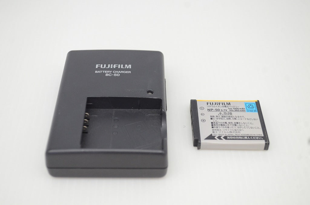 FUJIFILM フジフィルム FinePix F100fd コンパクトデジタルカメラ シルバー 251127j