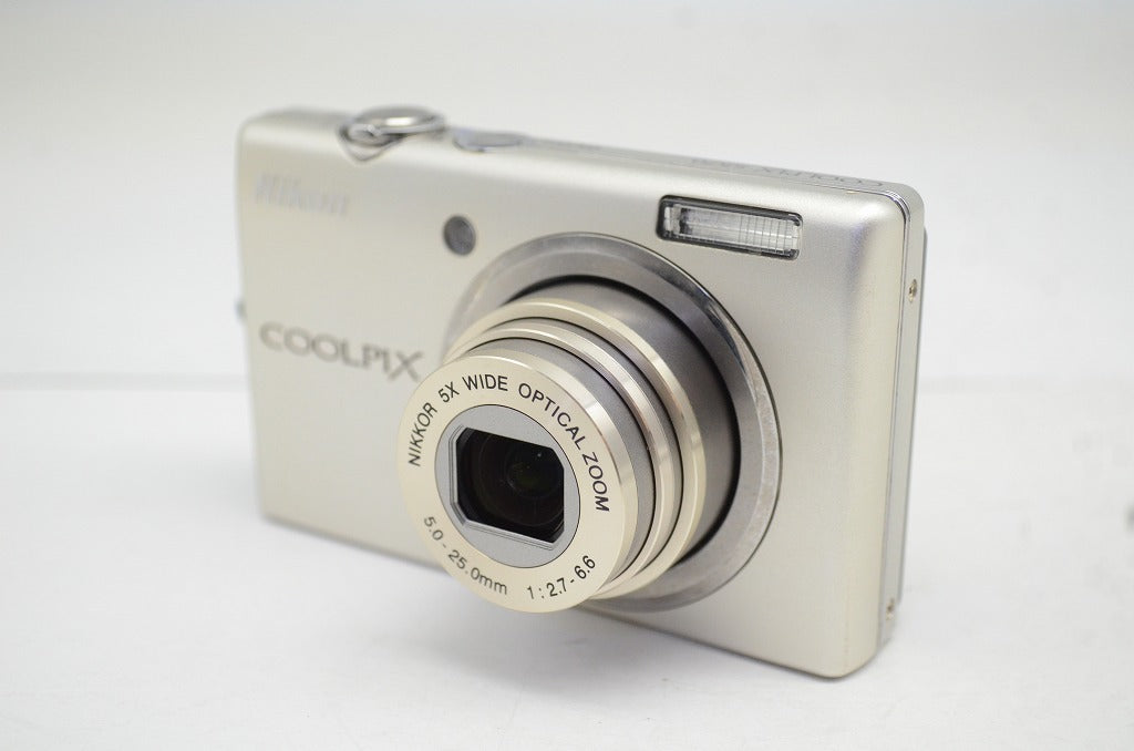 良品 Nikon ニコン COOLPIX S570 コンパクトデジタルカメラ シルバー 250924aj