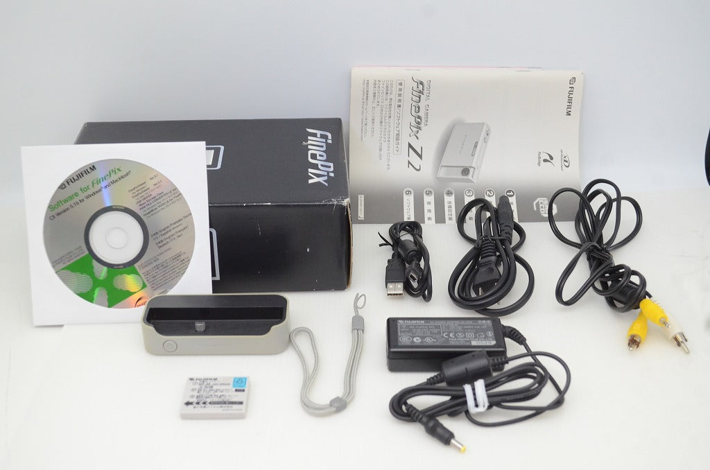 FUJIFILM フジフィルム FinePix Z2 コンパクトデジタルカメラ シルバー 元箱付 251127k