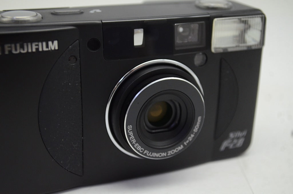 FUJIFILM フジフィルム Silvi F2.8 SUPER EBC FUJINON ZOOM 24-50mm F2.8 35mmコンパクトフィルムカメラ 250925c