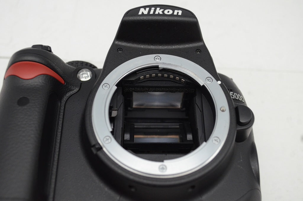 良品 Nikon ニコン D5000 + AF-S DX 18-55mm VR レンズキット デジタル一眼レフカメラ 250927g