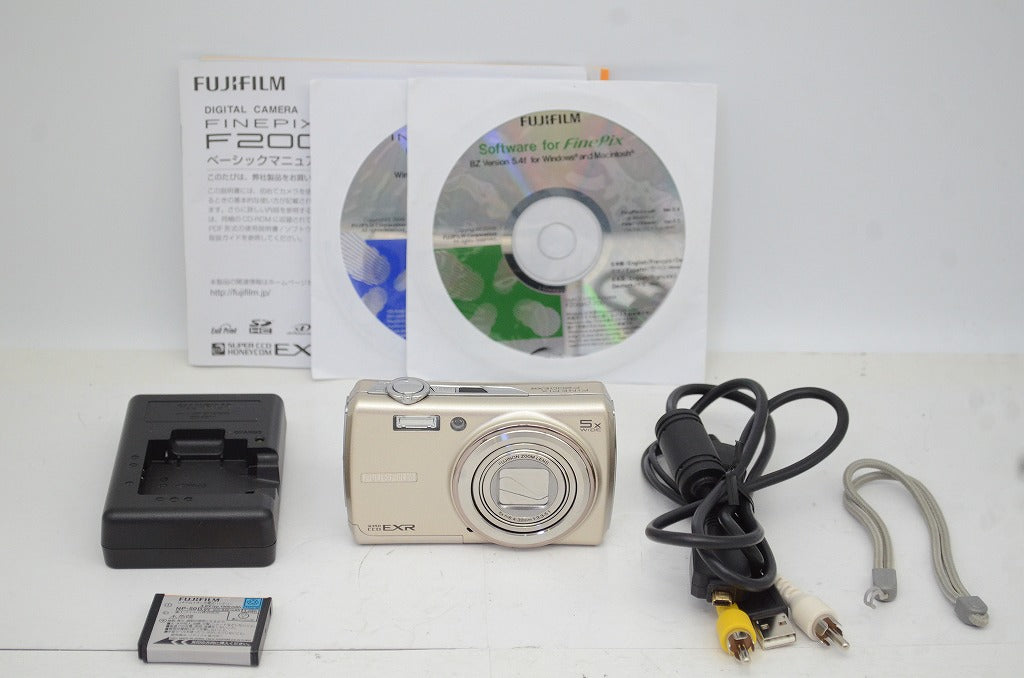 FUJIFILM フジフィルム FinePix F200EXR コンパクトデジタルカメラ シルバー 250929e
