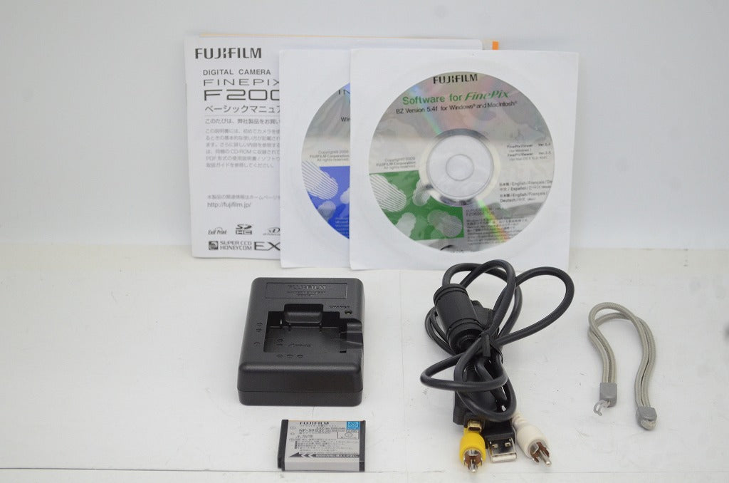 FUJIFILM フジフィルム FinePix F200EXR コンパクトデジタルカメラ シルバー 250929e