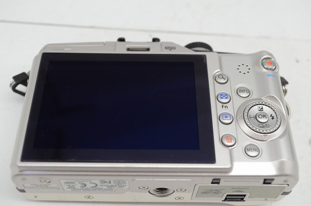OLYMPUS オリンパス PEN Lite E-PL2 ボディ ミラーレス一眼カメラ シルバー 250927n