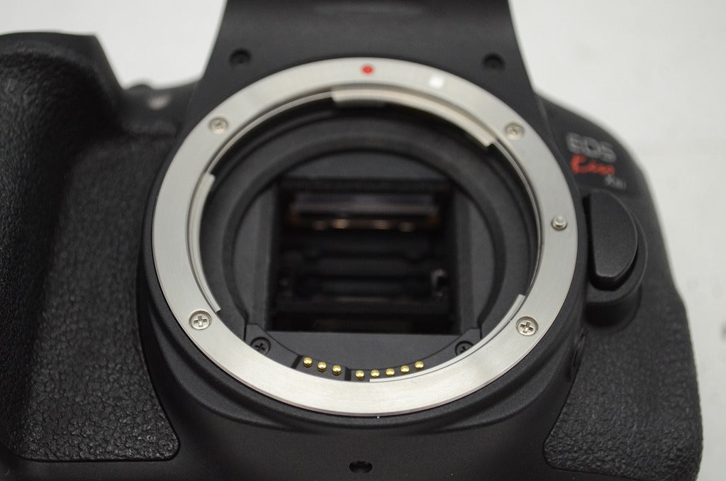 美品 Canon キヤノン EOS Kiss X8i レンズキット EF-S 18-55mm F3.5-5.6 IS STM デジタル一眼レフカメラ 250927ao