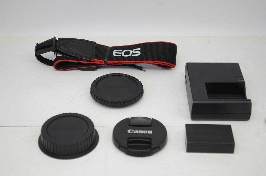 美品 Canon キヤノン EOS Kiss X8i レンズキット EF-S 18-55mm F3.5-5.6 IS STM デジタル一眼レフカメラ 250927ao