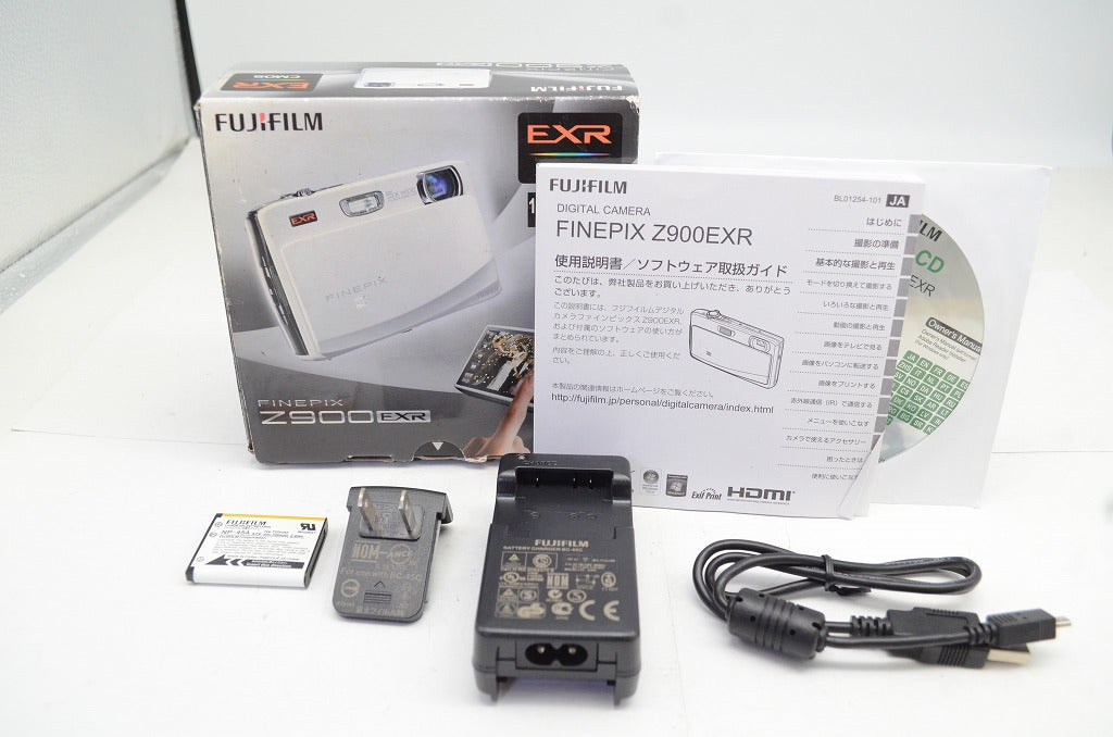 FUJIFILM フジフィルム FinePix Z900EXR コンパクトデジタルカメラ ホワイト 元箱付 250919d