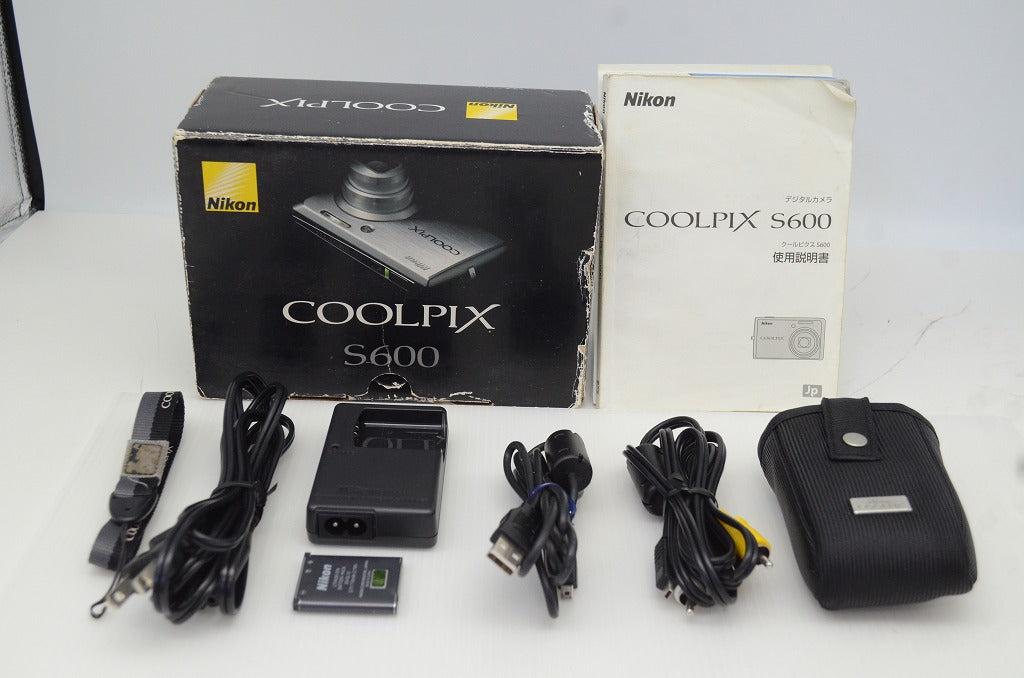 美品 Nikon ニコン COOLPIX S600 コンパクトデジタルカメラ シルバー 元箱付 251205d