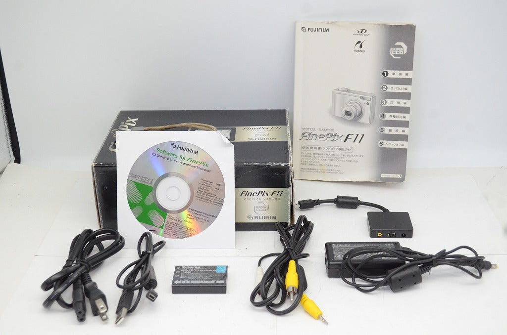 美品 FUJIFILM フジフィルム FinePix F11 コンパクトデジタルカメラ シルバー 元箱付 250930ad