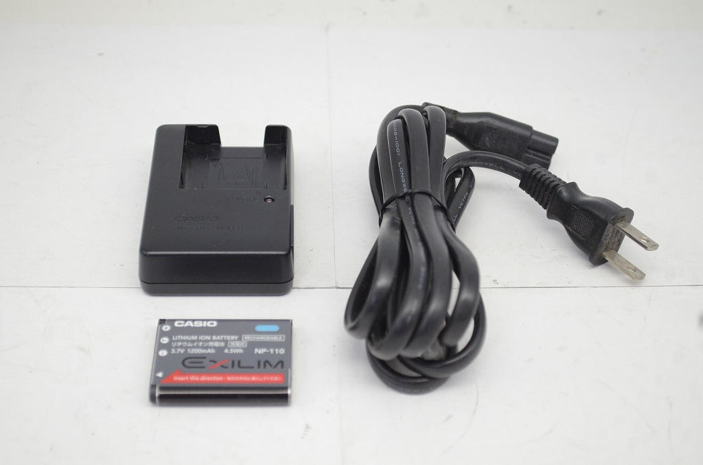 美品 CASIO カシオ EXILIM EX-ZR10 コンパクトデジタルカメラ シルバー 251001a