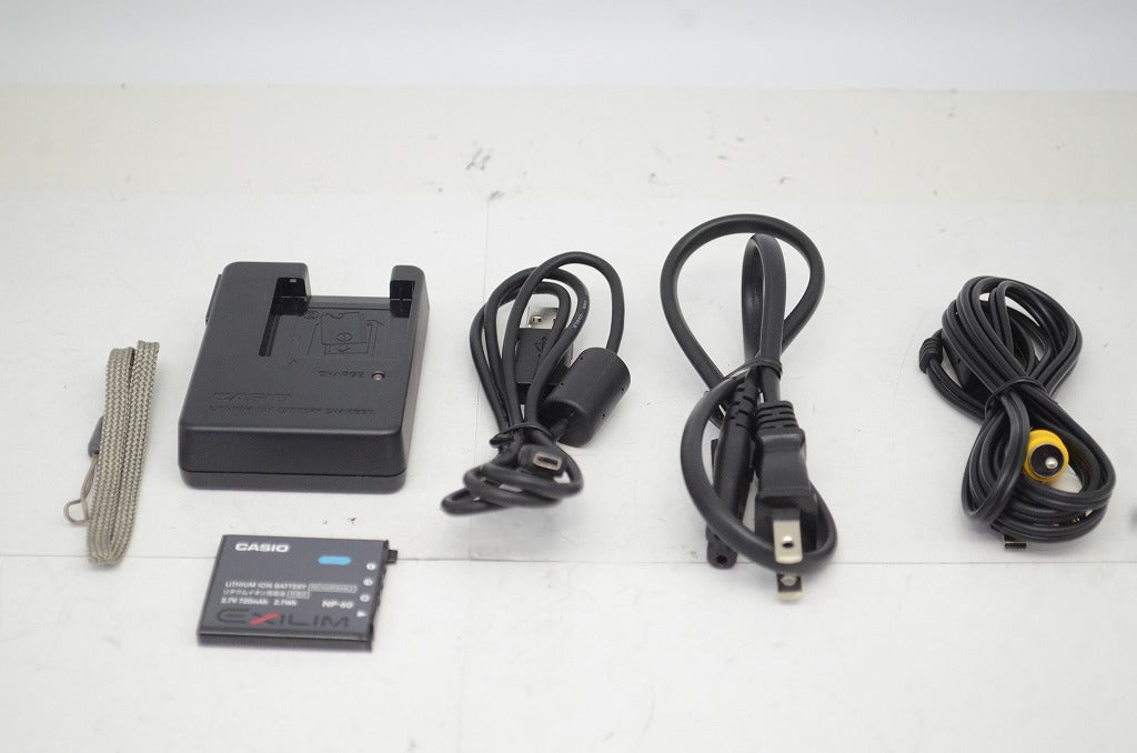 美品 CASIO カシオ HIGH SPEED EXILIM EX-FS10 ホワイト コンパクトデジタルカメラ 251007c