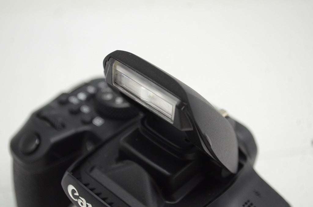 美品 Canon キヤノン EOS Kiss X10i + EF-S 18-55 IS STM レンズキット デジタル一眼レフカメラ 251008e