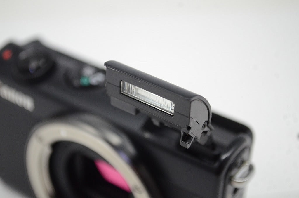 良品 Canon キヤノン EOS M100 + EF-M 15-45mm IS STM レンズキット ミラーレス一眼カメラ ブラック 251008g