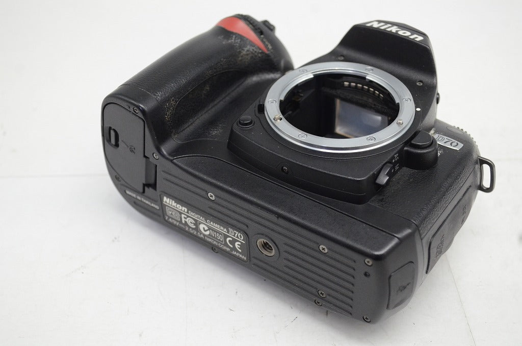 Nikon ニコン D70 + AF-S DX NIKKOR 18-70mm F3.5-4.5G レンズキット デジタル一眼レフカメラ 251006m
