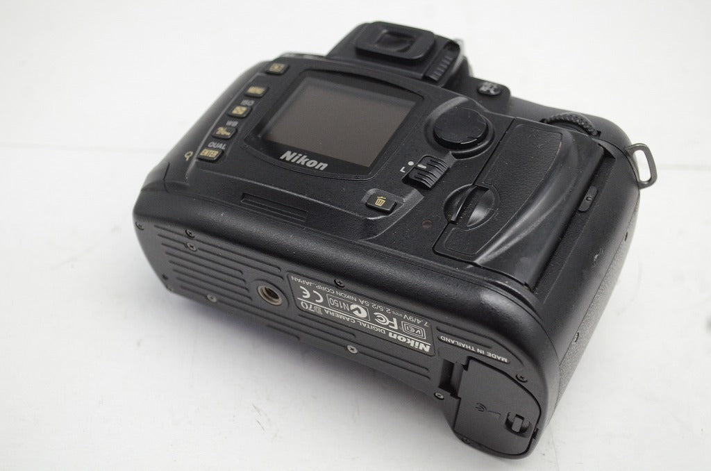 Nikon ニコン D70 + AF-S DX NIKKOR 18-70mm F3.5-4.5G レンズキット デジタル一眼レフカメラ 251006m