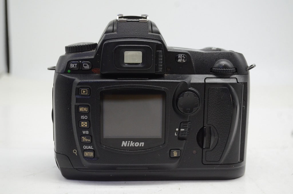 Nikon ニコン D70 + AF-S DX NIKKOR 18-70mm F3.5-4.5G レンズキット デジタル一眼レフカメラ 251006m