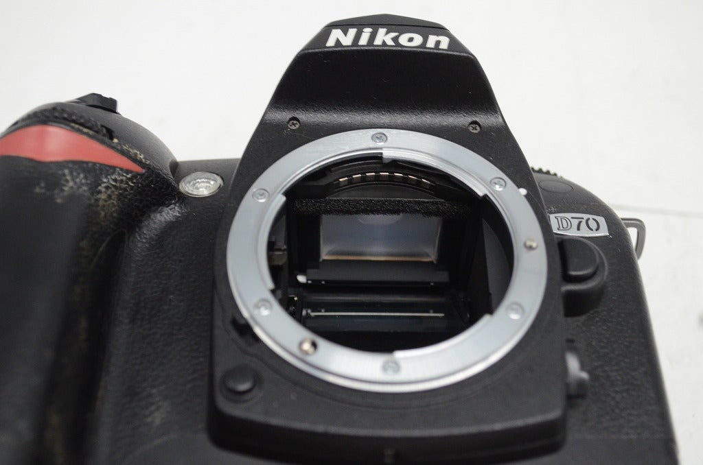 Nikon ニコン D70 + AF-S DX NIKKOR 18-70mm F3.5-4.5G レンズキット デジタル一眼レフカメラ 251006m