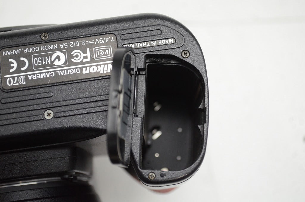 Nikon ニコン D70 + AF-S DX NIKKOR 18-70mm F3.5-4.5G レンズキット デジタル一眼レフカメラ 251006m