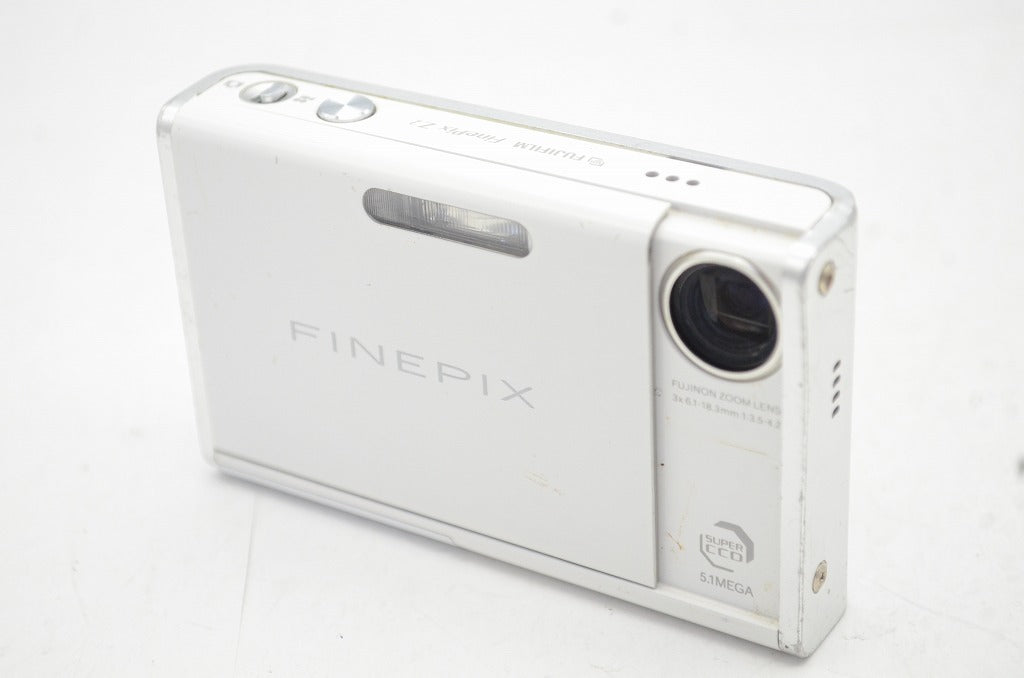 FUJIFILM フジフィルム FinePix Z2 コンパクトデジタルカメラ