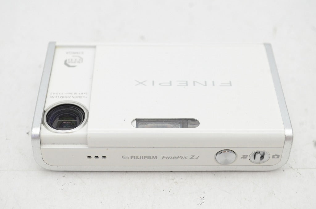 FUJIFILM フジフィルム FinePix Z2 コンパクトデジタルカメラ ホワイト 元箱付 250820au