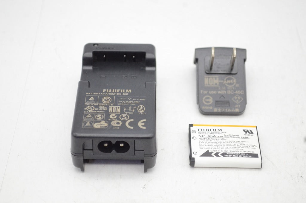 良品 FUJIFILM フジフィルム FinePix Z950EXR コンパクトデジタルカメラ ホワイト 250815d