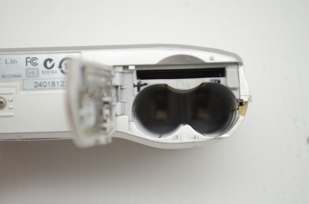 Nikon ニコン COOLPIX L16 コンパクトデジタルカメラ シルバー 251110q