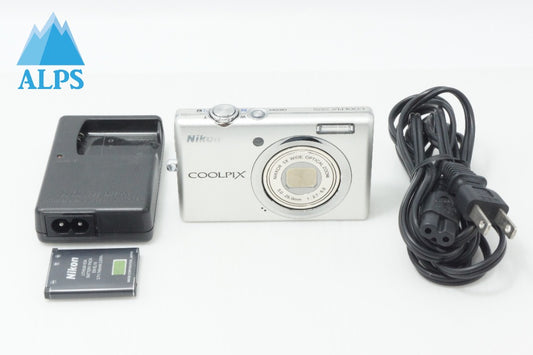 Excellent condition Nikon COOLPIX S570 Compact Digital Camera Silver 260624ai