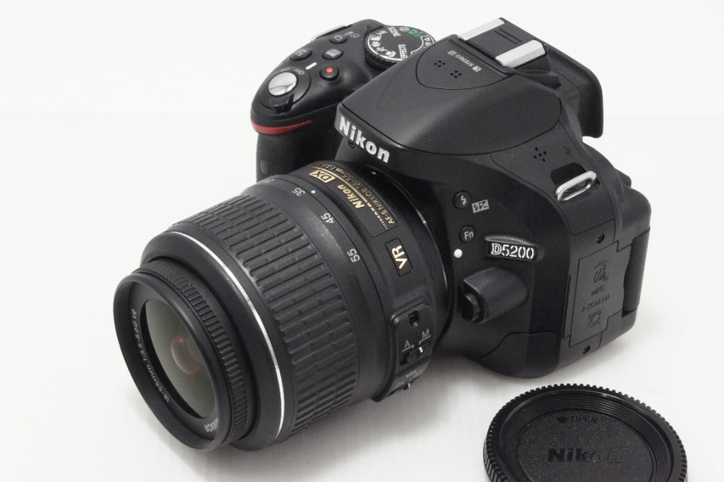 美品 Nikon ニコン D5200 ボディ + AF-S DX 18-55mm VR レンズキット デジタル一眼レフカメラ 260618s